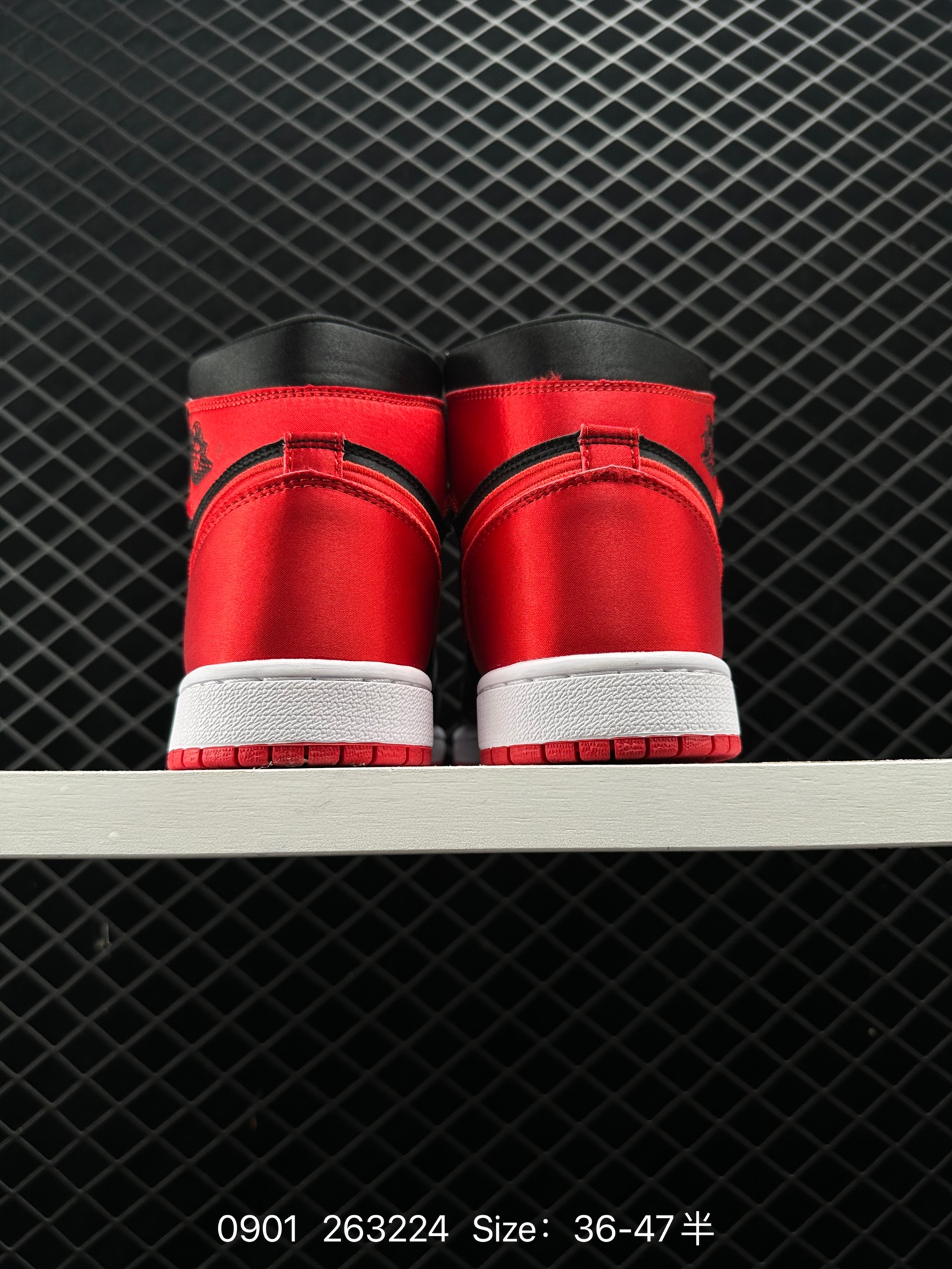 Air Jordan 1 Retro High OG ” Satin Bred “